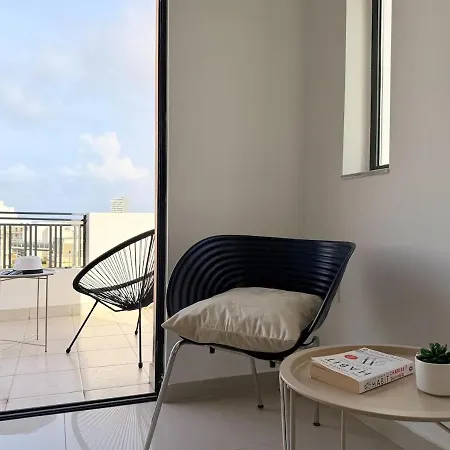 Modern Escape - Close To Beaches & Dining *