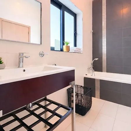 Modern Escape - Close To Beaches & Dining ヴィラ San Ġwann