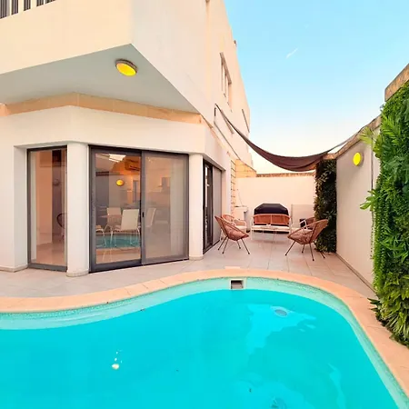Modern Escape - Close To Beaches & Dining