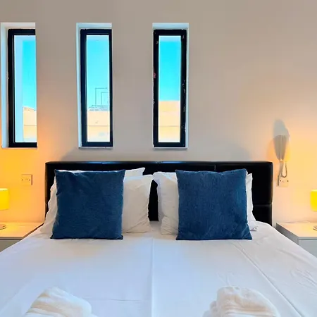 Modern Escape - Close To Beaches & Dining ヴィラ San Ġwann