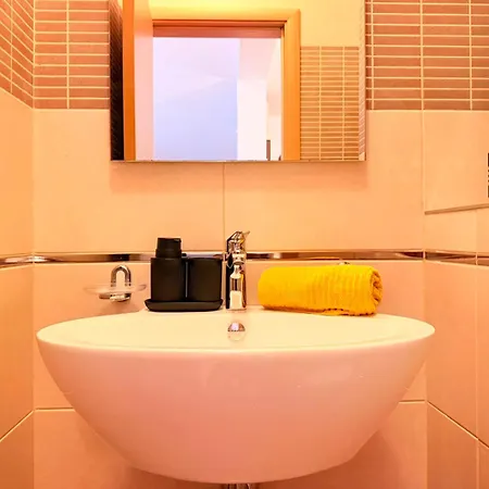 Modern Escape - Close To Beaches & Dining